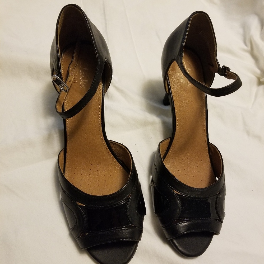 Clarks Cynthia Arlene Mary Jane Sandals in Black